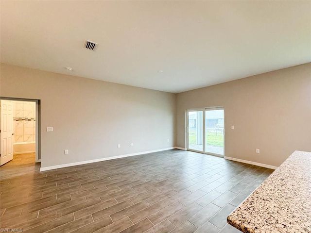 512 NW 25th AVE, Cape Coral, FL 33993