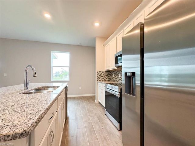512 NW 25th AVE, Cape Coral, FL 33993
