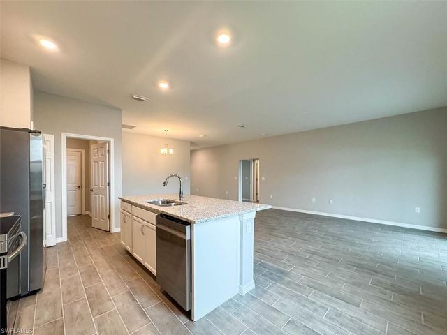512 NW 25th AVE, Cape Coral, FL 33993