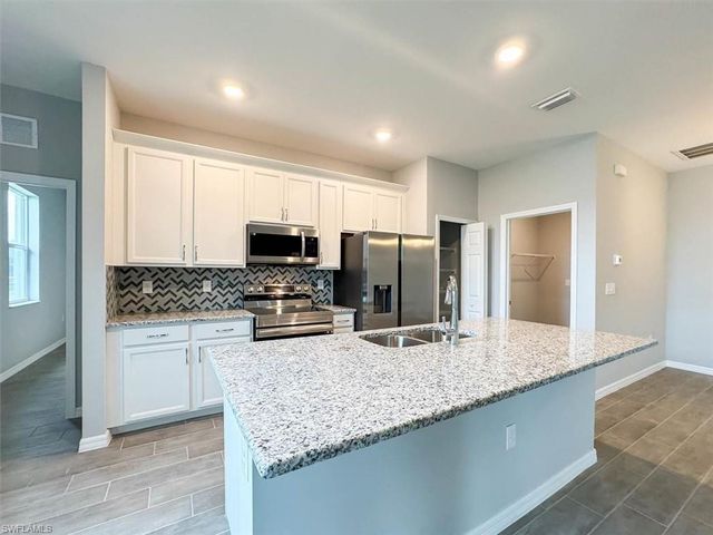 512 NW 25th AVE, Cape Coral, FL 33993