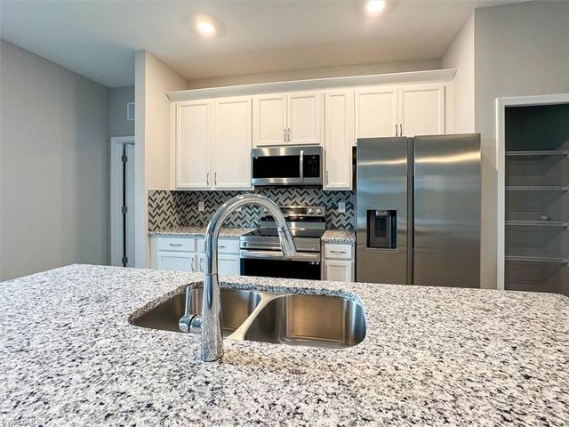 512 NW 25th AVE, Cape Coral, FL 33993