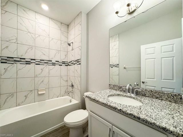 512 NW 25th AVE, Cape Coral, FL 33993