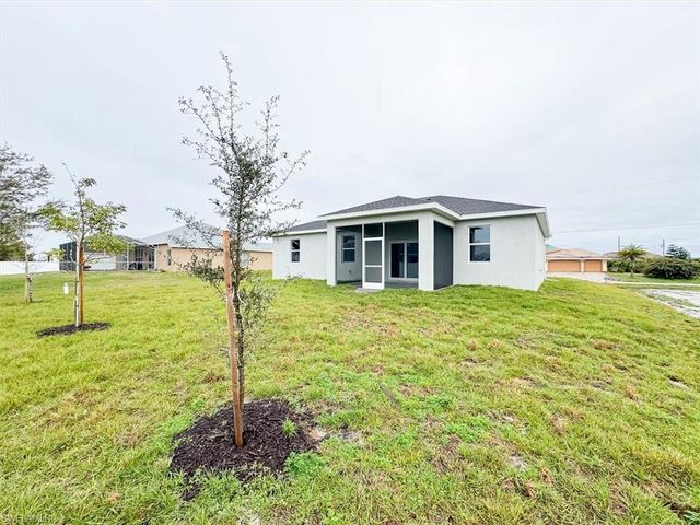 512 NW 25th AVE, Cape Coral, FL 33993