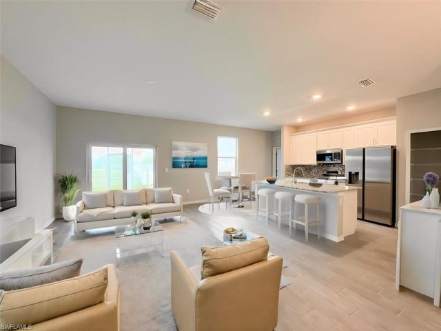 512 NW 25th AVE, Cape Coral, FL 33993