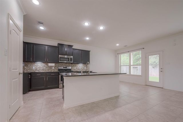 2261 Oak Circle Drive N, Conroe, TX 77301