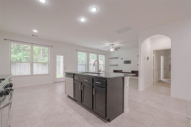 2261 Oak Circle Drive N, Conroe, TX 77301