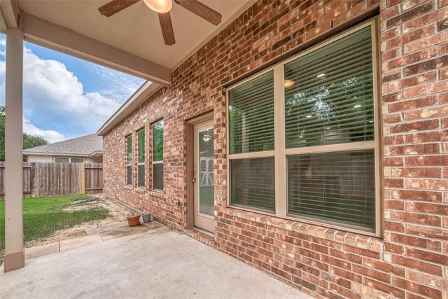 2261 Oak Circle Drive N, Conroe, TX 77301