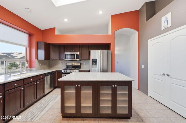 17320 N THORNBERRY Drive, Surprise, AZ 85374