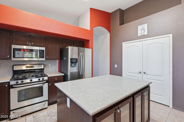 17320 N THORNBERRY Drive, Surprise, AZ 85374