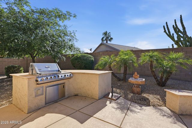 17320 N THORNBERRY Drive, Surprise, AZ 85374