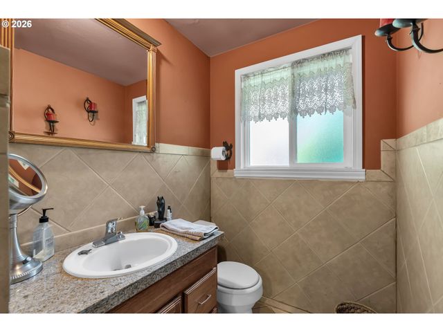 808 Ne 108TH St, Vancouver, WA 98685