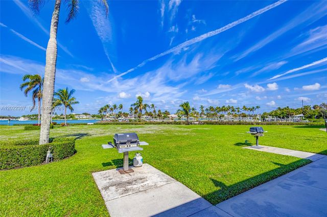 755 Saturn St G202, Jupiter, FL 33477