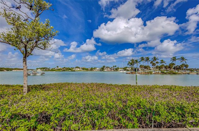 755 Saturn St G202, Jupiter, FL 33477