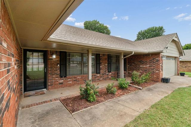 2013 Bella Vista Drive, Edmond, OK 73013