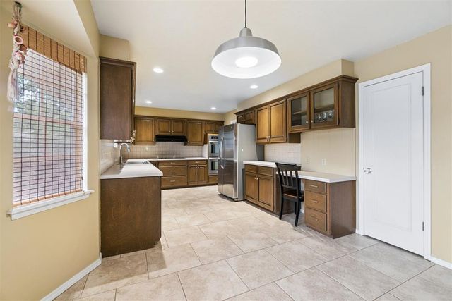2013 Bella Vista Drive, Edmond, OK 73013