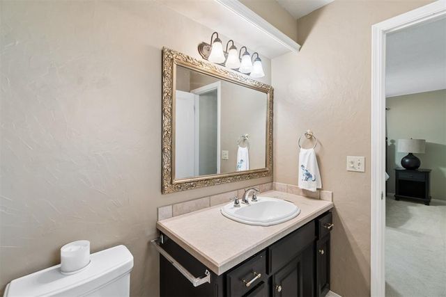 2013 Bella Vista Drive, Edmond, OK 73013