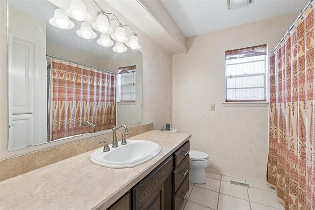2013 Bella Vista Drive, Edmond, OK 73013