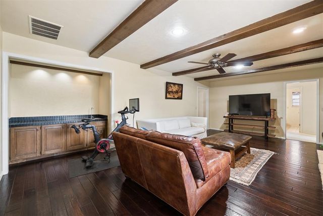 2013 Bella Vista Drive, Edmond, OK 73013