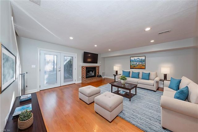 5302 Sloane SQ, Williamsburg, VA 23188