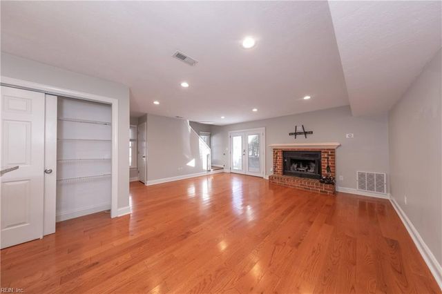 5302 Sloane SQ, Williamsburg, VA 23188