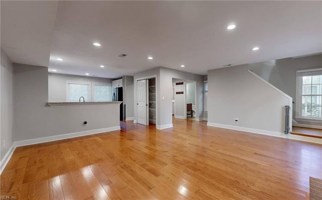 5302 Sloane SQ, Williamsburg, VA 23188