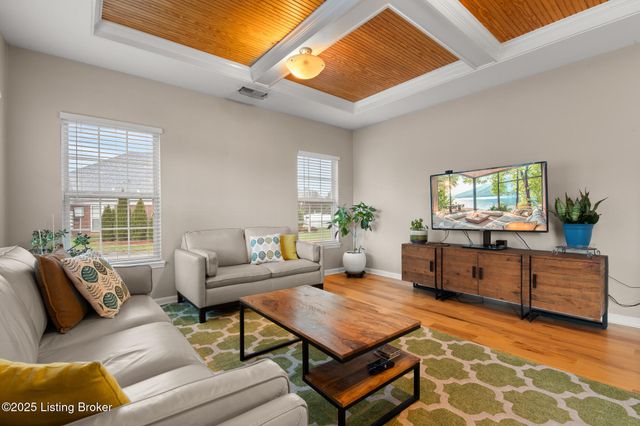 505 Eagle Pointe Dr, Louisville, KY 40214