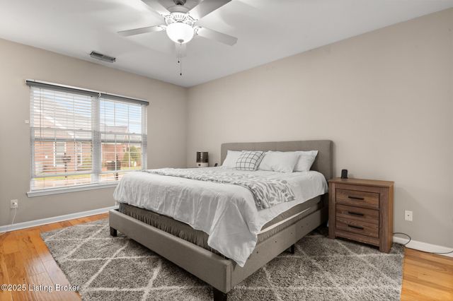 505 Eagle Pointe Dr, Louisville, KY 40214