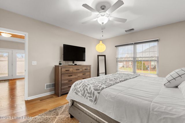 505 Eagle Pointe Dr, Louisville, KY 40214