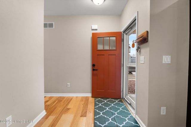 505 Eagle Pointe Dr, Louisville, KY 40214