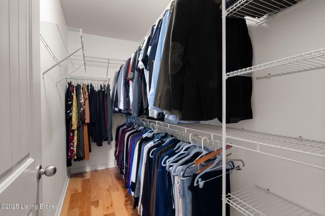 505 Eagle Pointe Dr, Louisville, KY 40214