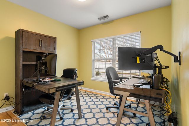 505 Eagle Pointe Dr, Louisville, KY 40214