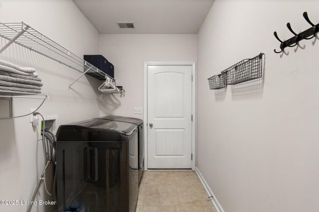 505 Eagle Pointe Dr, Louisville, KY 40214