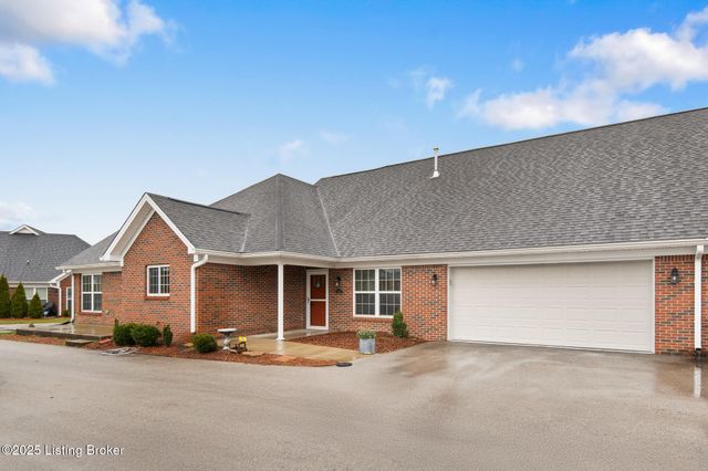 505 Eagle Pointe Dr, Louisville, KY 40214