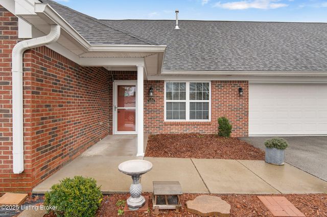 505 Eagle Pointe Dr, Louisville, KY 40214