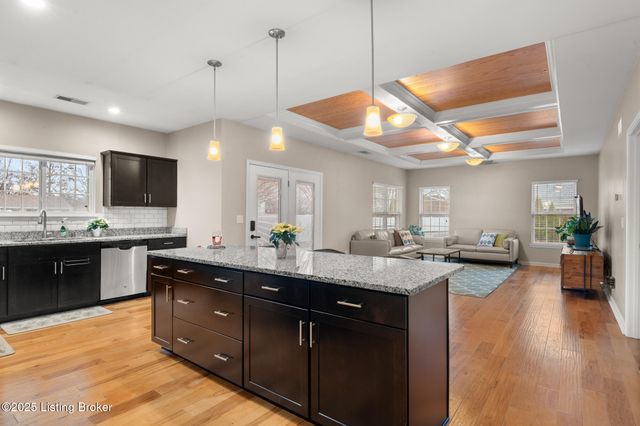 505 Eagle Pointe Dr, Louisville, KY 40214