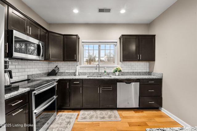 505 Eagle Pointe Dr, Louisville, KY 40214