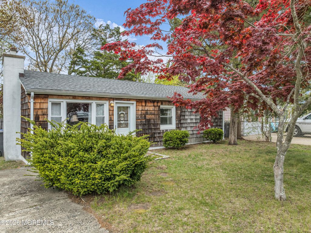 172 Sutter Street, Toms River, NJ 08753