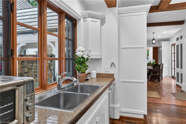 2820 Thornfield Road, Winston-salem, NC 27106