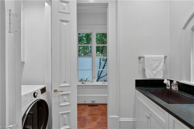 2820 Thornfield Road, Winston-salem, NC 27106