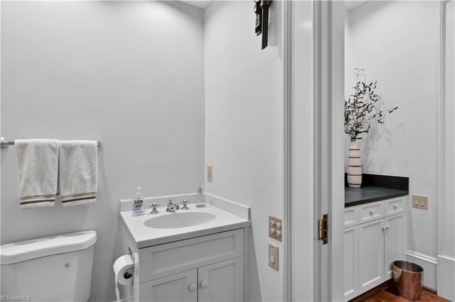 2820 Thornfield Road, Winston-salem, NC 27106