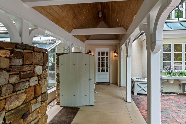 2820 Thornfield Road, Winston-salem, NC 27106
