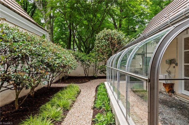 2820 Thornfield Road, Winston-salem, NC 27106