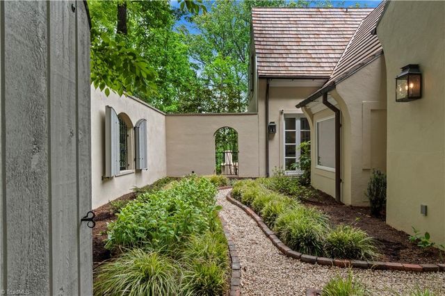 2820 Thornfield Road, Winston-salem, NC 27106