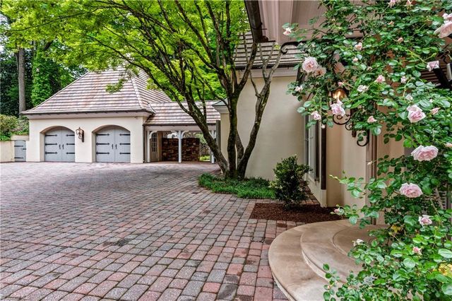 2820 Thornfield Road, Winston-salem, NC 27106