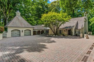 2820 Thornfield Road, Winston-salem, NC 27106