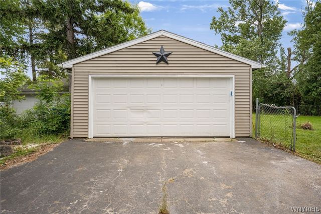 2605 Hakanaw Avenue, Hamburg, NY 14075