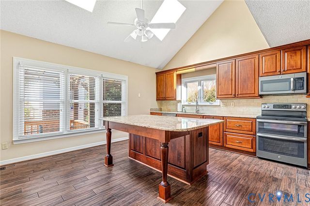 8297 Soft Wind Dr, Mechanicsville, VA 23111