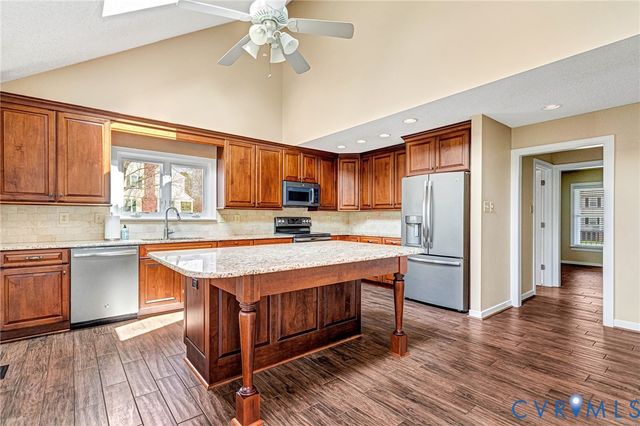 8297 Soft Wind Dr, Mechanicsville, VA 23111