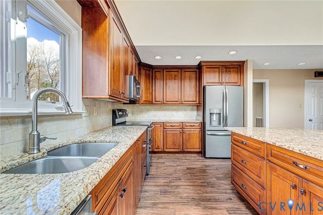 8297 Soft Wind Dr, Mechanicsville, VA 23111