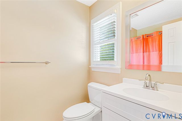 8297 Soft Wind Dr, Mechanicsville, VA 23111